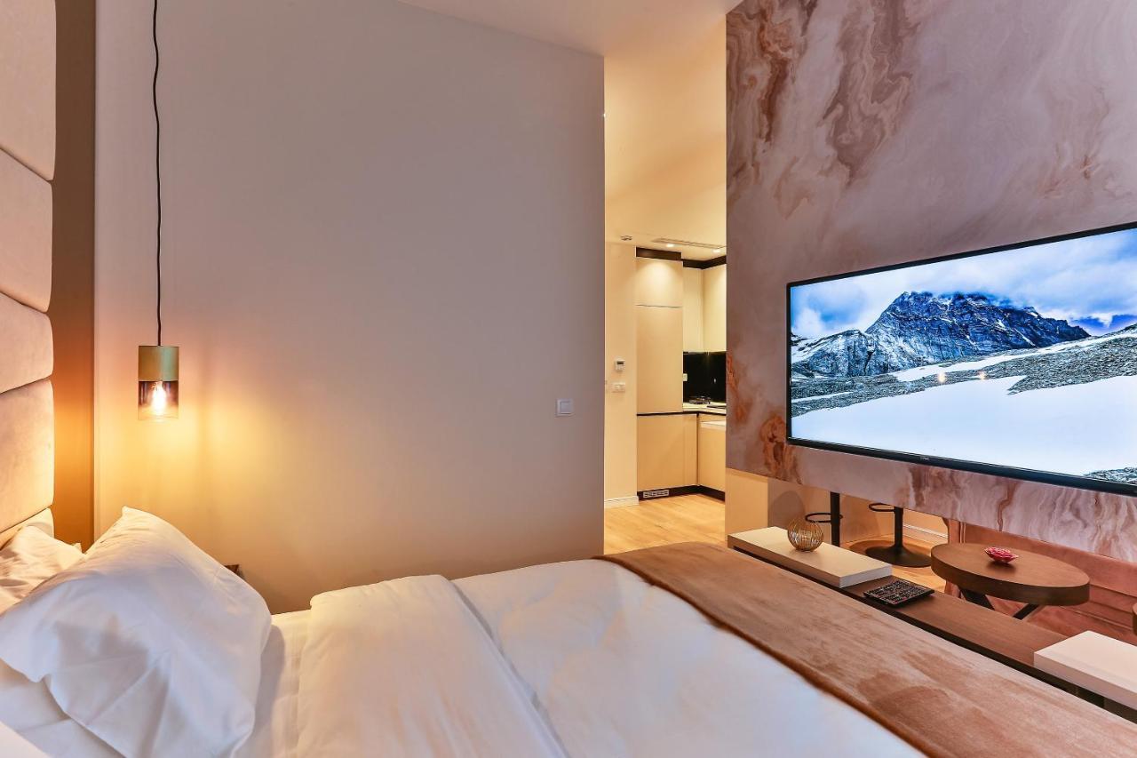 La Fiaba Rafailovici Apartment Екстериор снимка